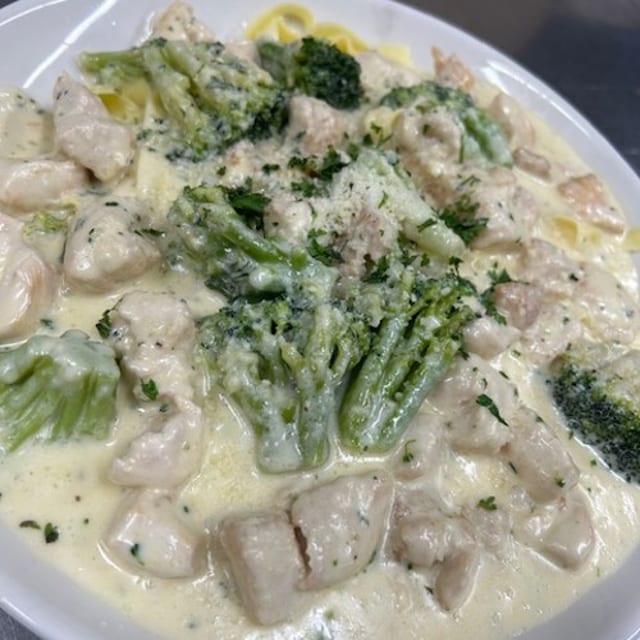 Chicken & Broccoli Alfredo Pasta.